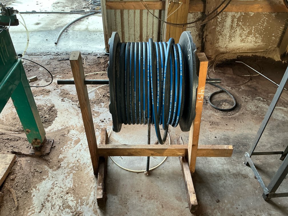 Kurt R17-08 1/2" Hydraulic Hose on Spool with Wooden Stand