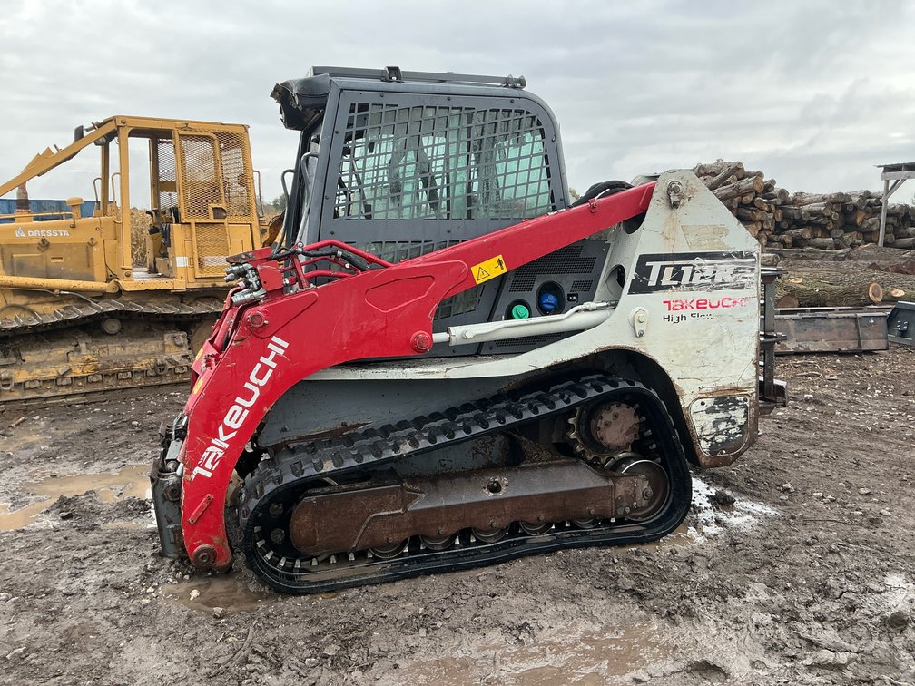 Takeuchi TL12R2 Compact Track Loader