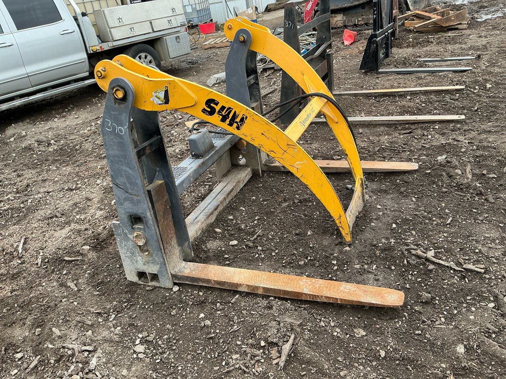 YutzyBar LLC S4H Hydraulic Pallet Fork Grapple Attachment