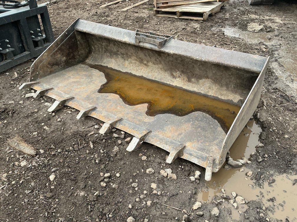 78'' Skid Steer Toothed Bucket Attachment