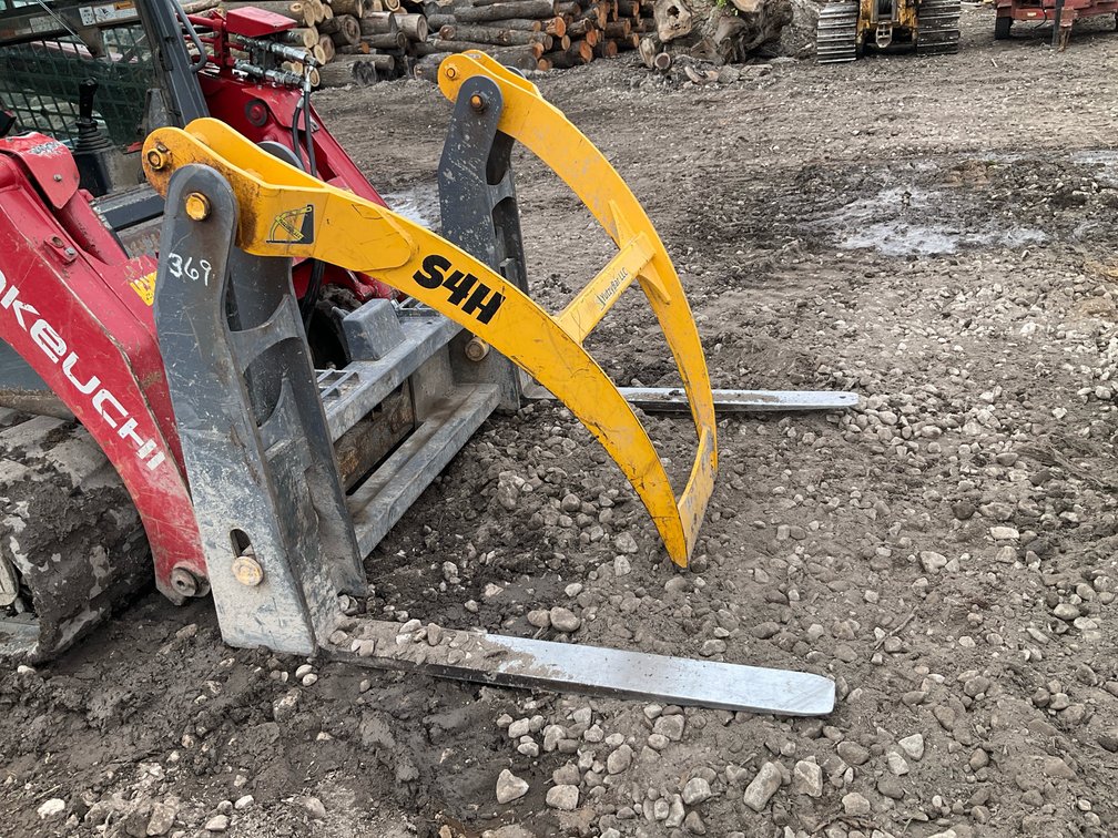 YutzyBar LLC S4H Hydraulic Grapple Pallet Fork Attachment