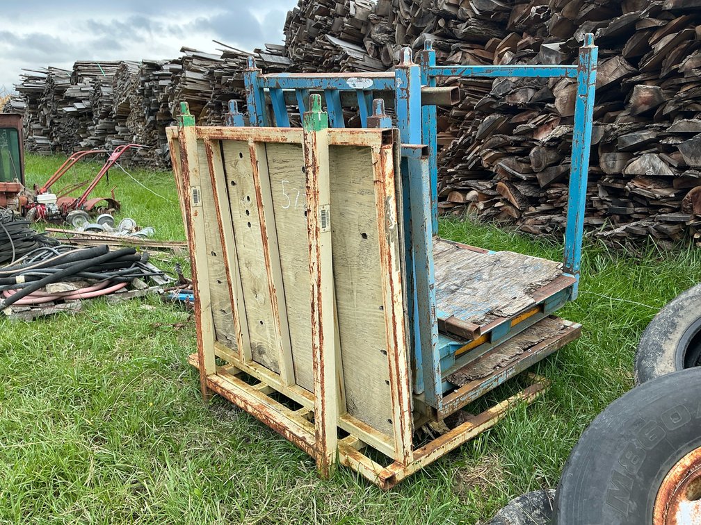 Stackable Steel Pallet Racks with Wood Decking