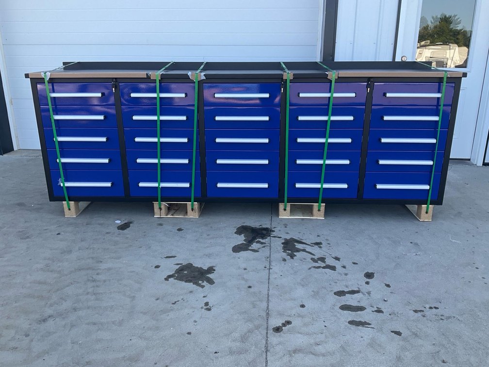 Unused Chery 10' Work Bench with 25 Drawers - Middlebury, Indiana