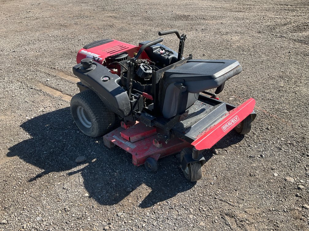 Gravely 2548XL Zero-Turn Lawn Mower