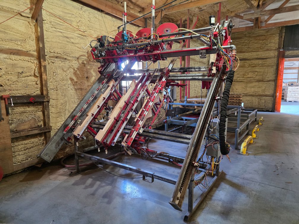 Stutzman Manufacturing Woodpecker Junior Pallet Nailing Machine