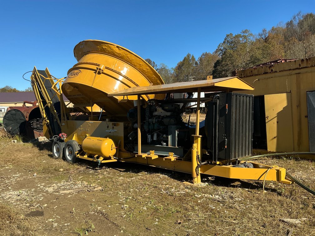 Mighty Giant Trailer-Mounted Tub Grinder