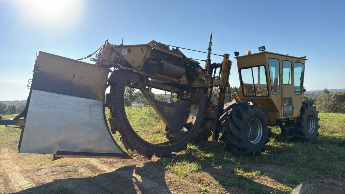 2001 Hydramaxx 2400 Trencher
