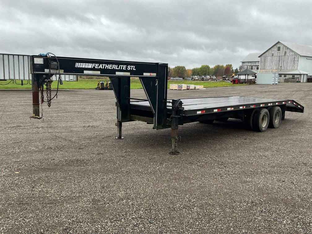 2001 Featherlite 5595 26' Gooseneck Equipment Trailer