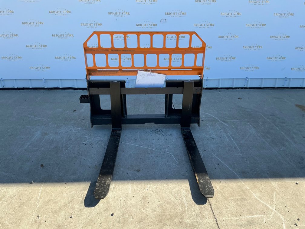 Unused Landhonor Skid Steer Pallet Fork - Middlebury, Indiana