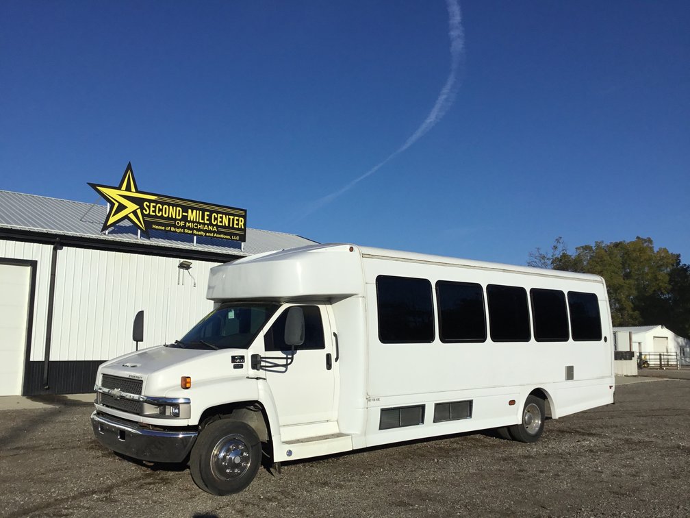 Chevrolet C5500 Starcraft Commercial Shuttle Bus