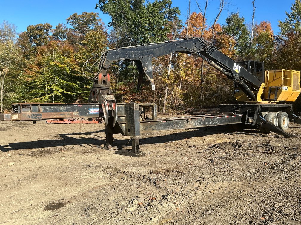 2015 Caterpillar 559C Trailer-Mounted Knuckleboom Loader