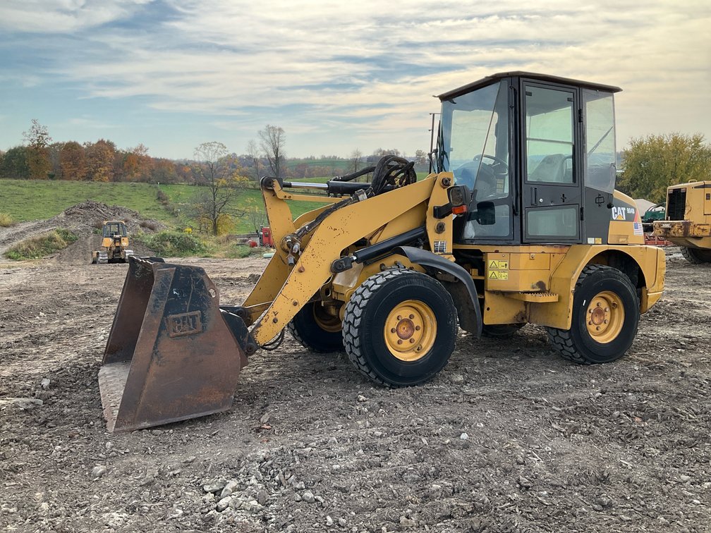 Caterpillar 904B Compact Wheel Loader