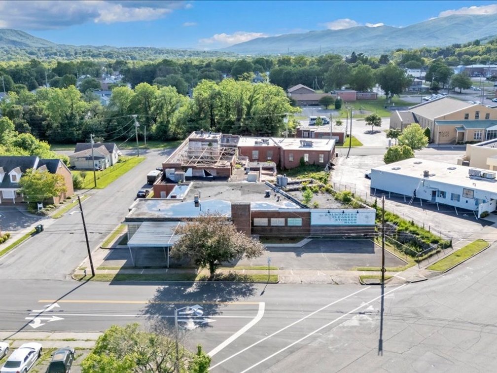 Real Estate Auction - 231 S Colorado St, Salem, VA 