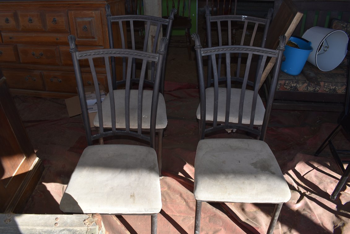 (4) Chairs