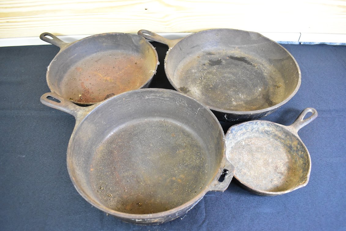 (4) Cast Iron Skillets Frying Pans