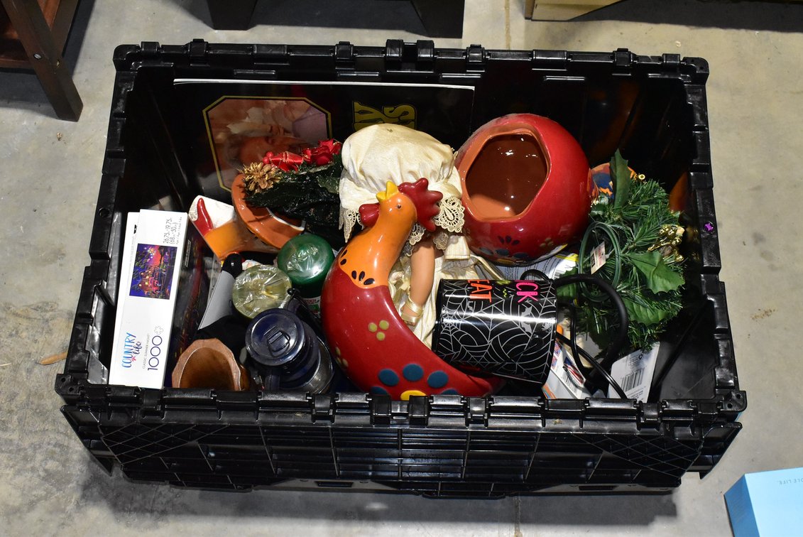 Contents As Shown - Decorations