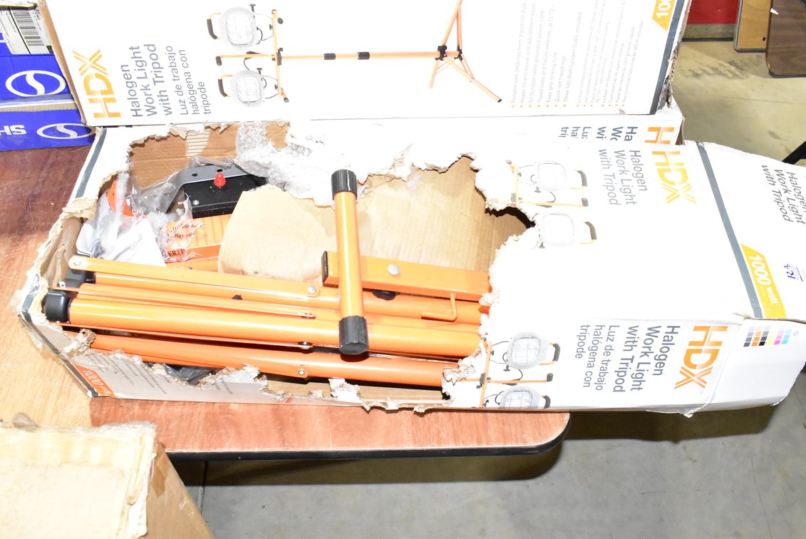 HDX Halogen Work Light w/ Tripod
