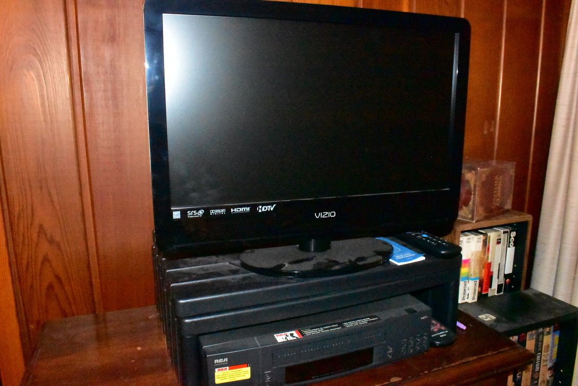 Vizio TV w/ RCA VCR