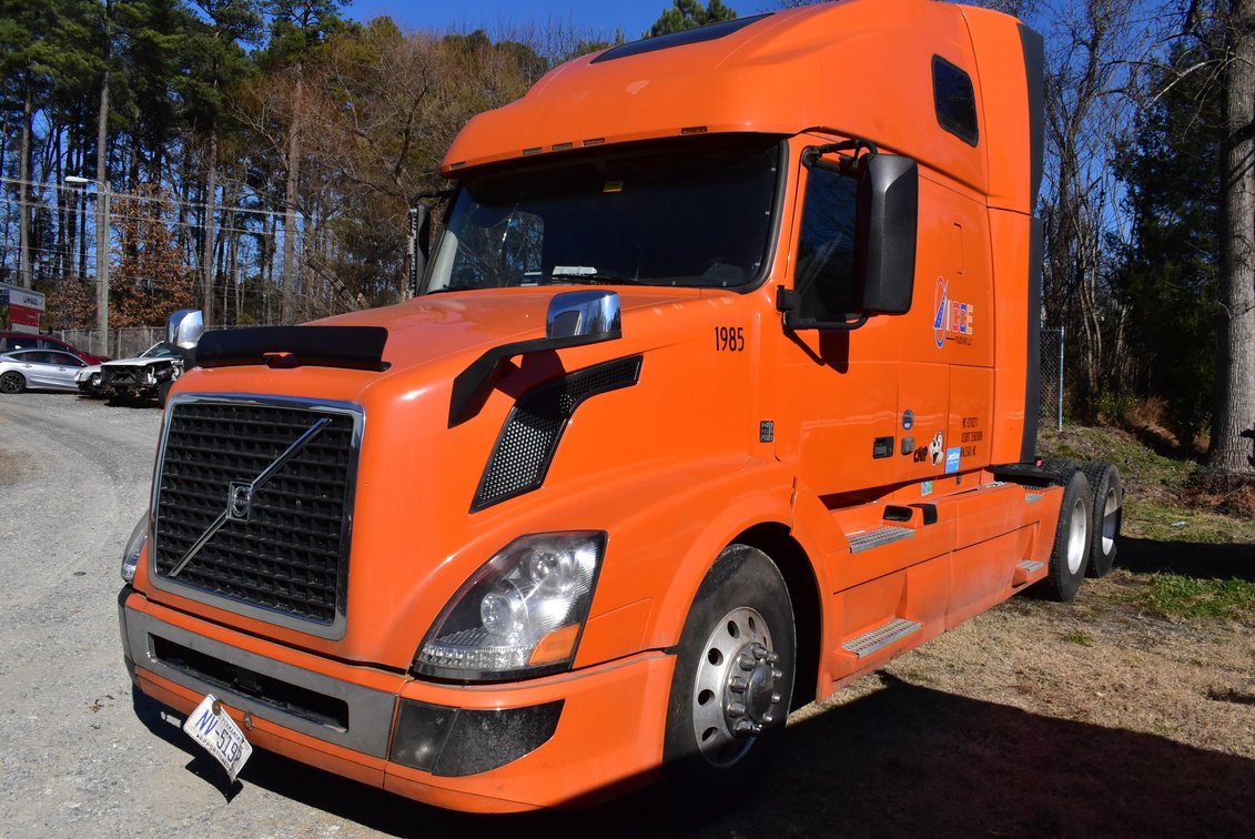 2016 Volvo D13 Road Tractor Truck