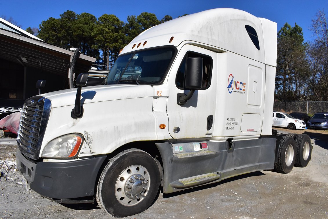 2017 Frieghtliner Cascadia Evolution Road Tractor Truck
