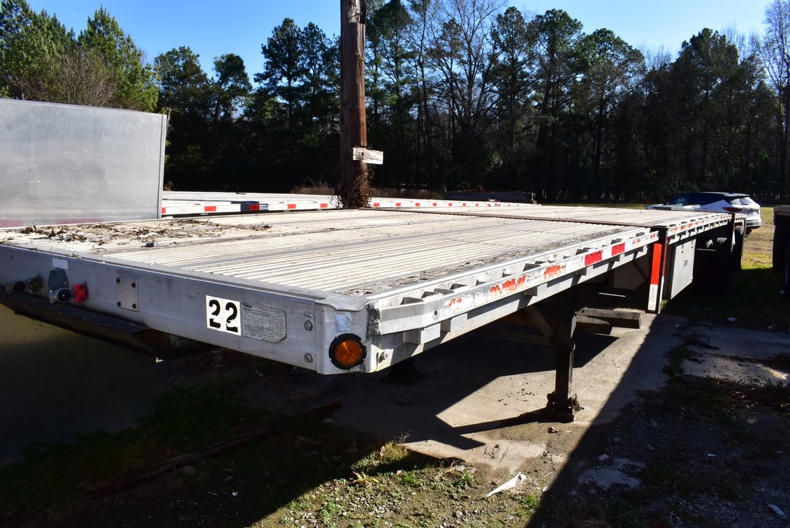 2005 Reitnouer Max Miser 48’ Flatbed Trailer