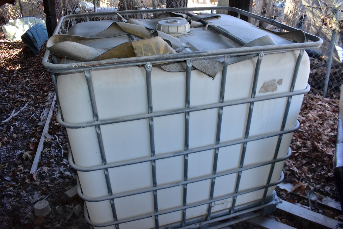 Plastic Tank w/ Cage
