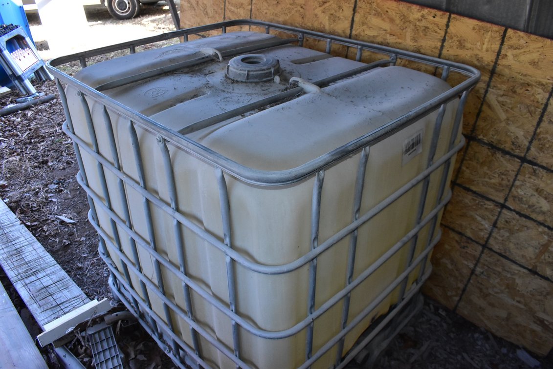 Plastic Tank w/ Cage