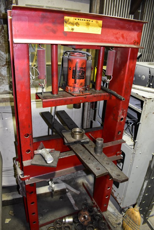 Press w/ 20 Ton Hydraulic Jack