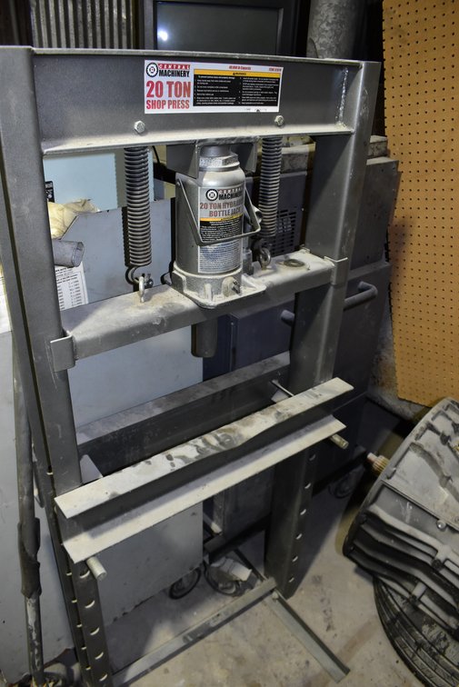 Central Machinery Press w/ 20 Ton Hydraulic Jack