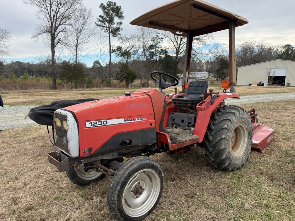 Massey Ferguson 1233 Tractor *See Video