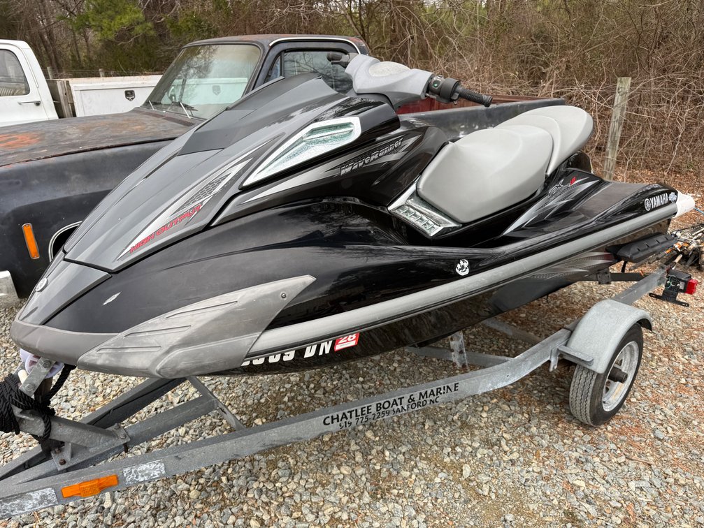 Yamaha FX High Output Wave Runner Jet Ski