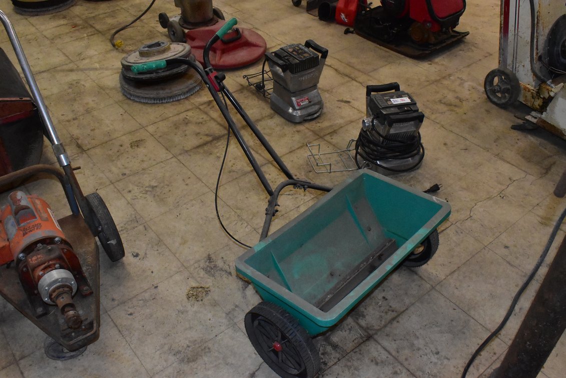 Push Spreader