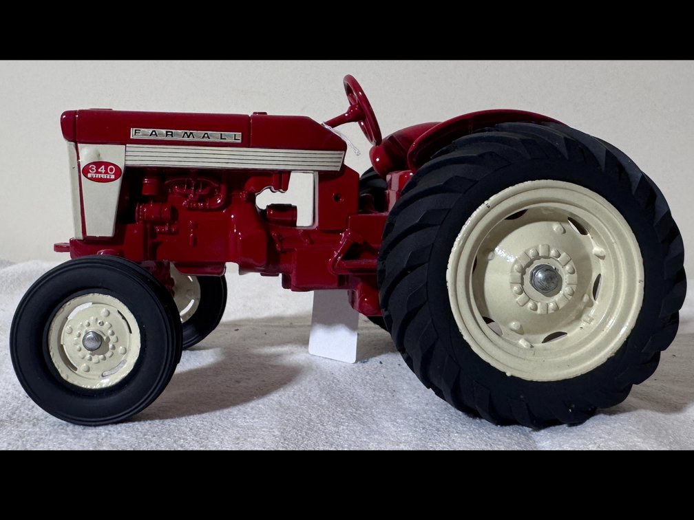 International 340 Utility