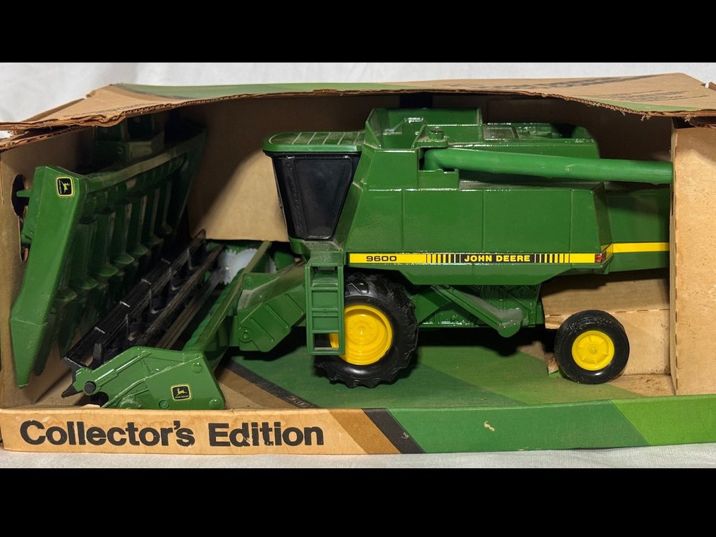 John Deere 9600 Combine