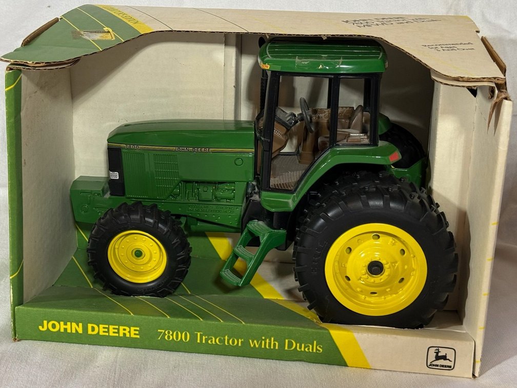 John Deere 7800 with MFWD Duals