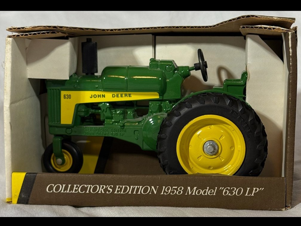 John Deere 1958 Model "630 LP"
