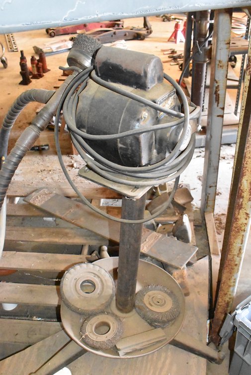 Wire Brush w/ Motor on Pedestal