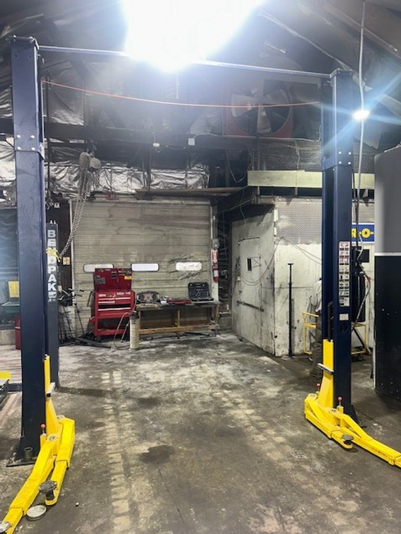 Eagle Automotive 2-Post Lift 9000 lbs cap