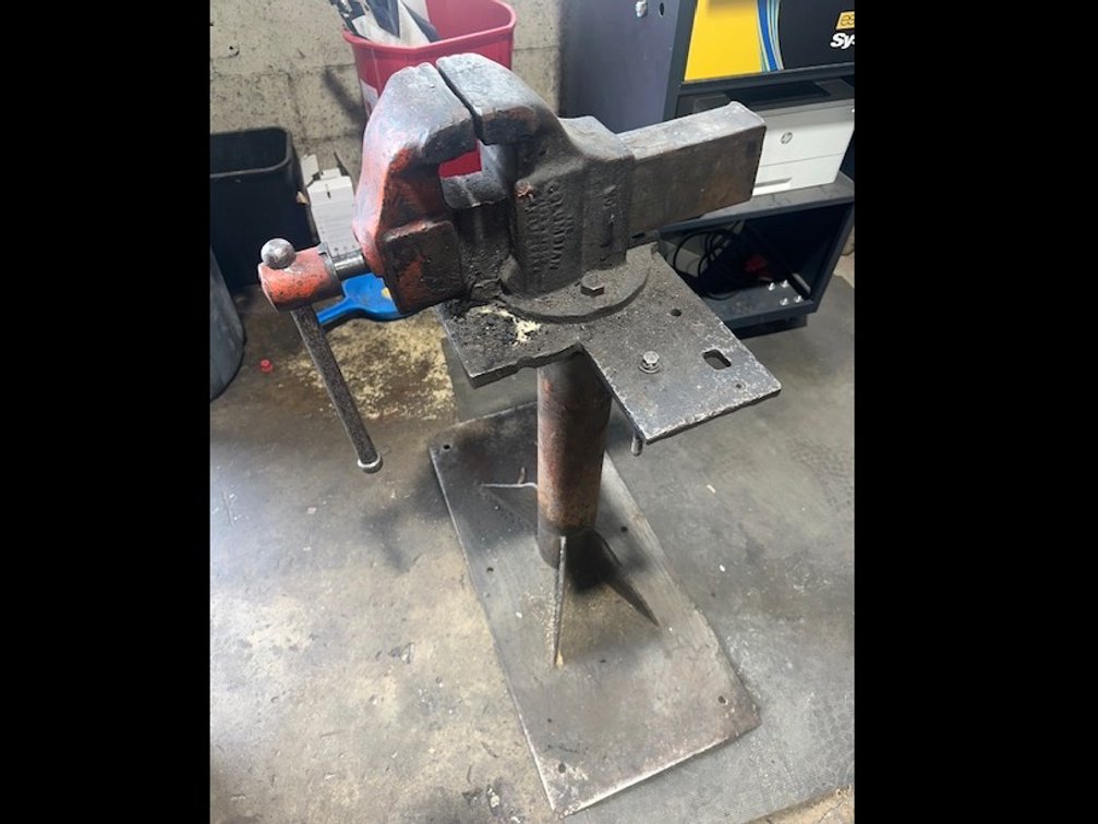 Bench Vise on Pedestal Stand