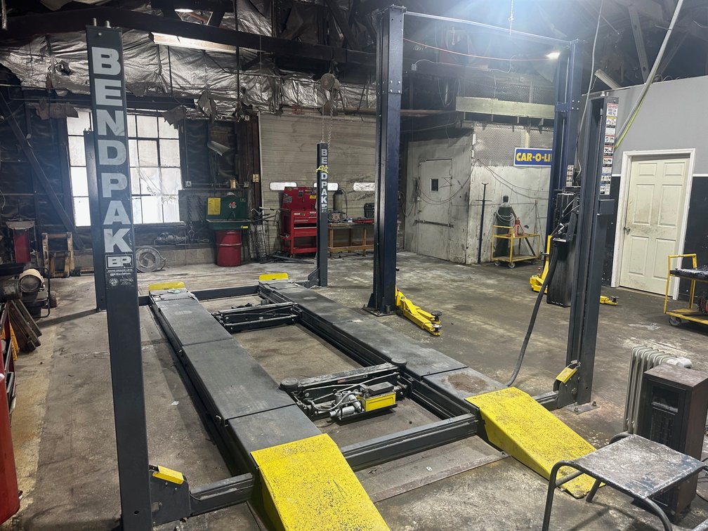 Bendpak 4-Post 9000 Lb Cap. Vehicle Lift