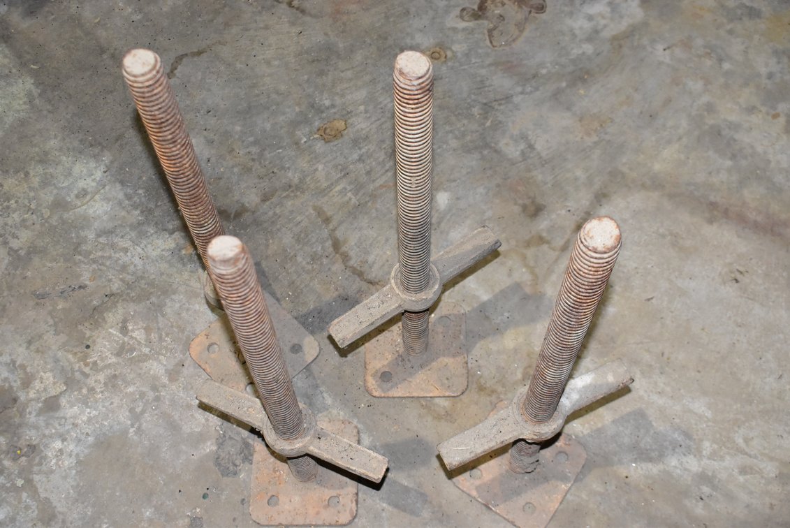 Scaffolding Level Jacks