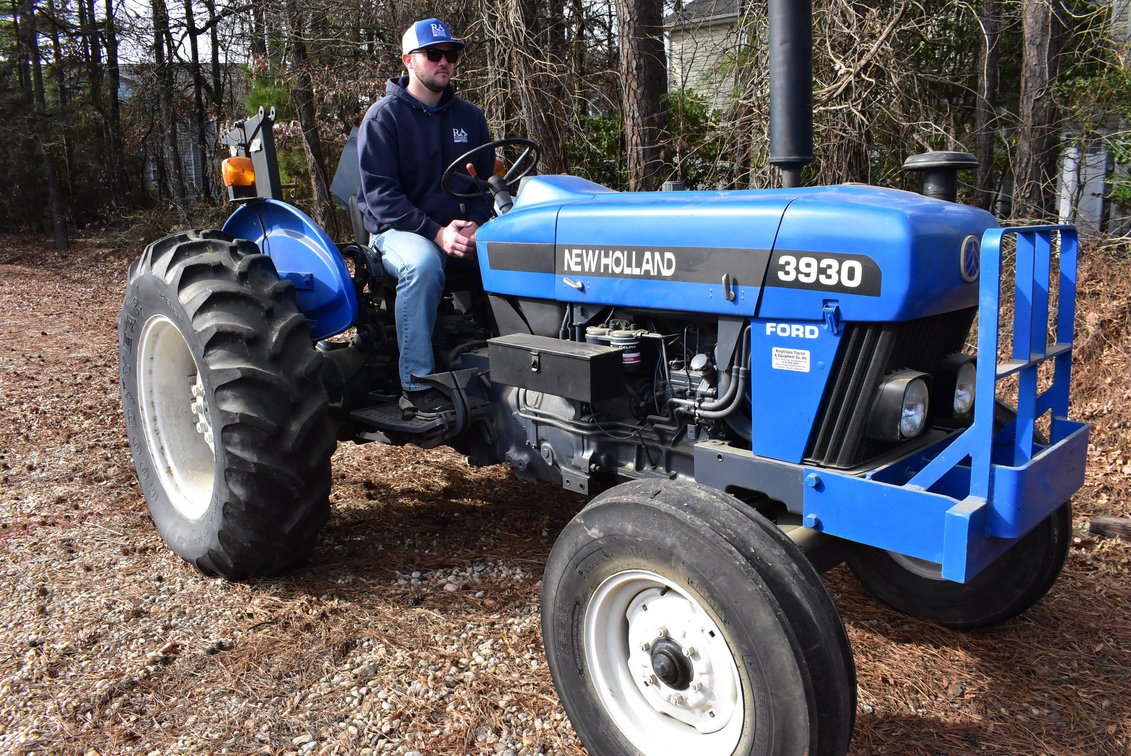 New Holland 3930 Tractor *Only 1693 Hours Showing