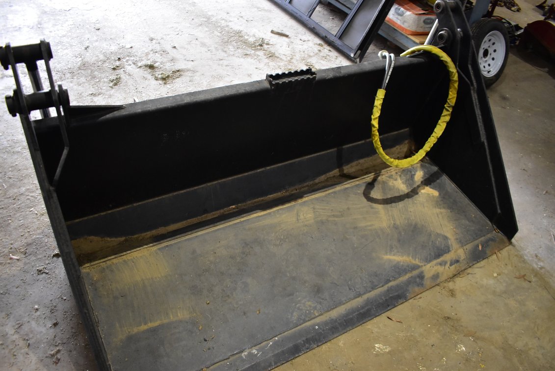 6' 4-in-1 Combination Bucket w/ Quick-Attach Skid Steer Loader
