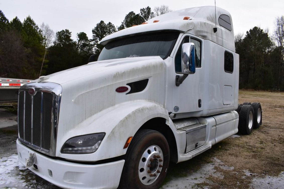 2012 Peterbilt Road Tractor Truck