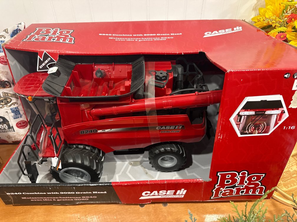 Big Farm 8240 Combine