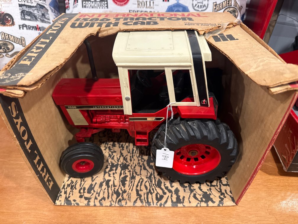 Ertl 1586 NIB