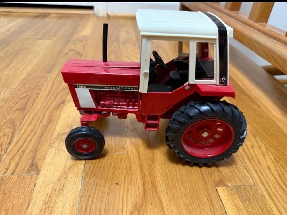 Ertl International 1586