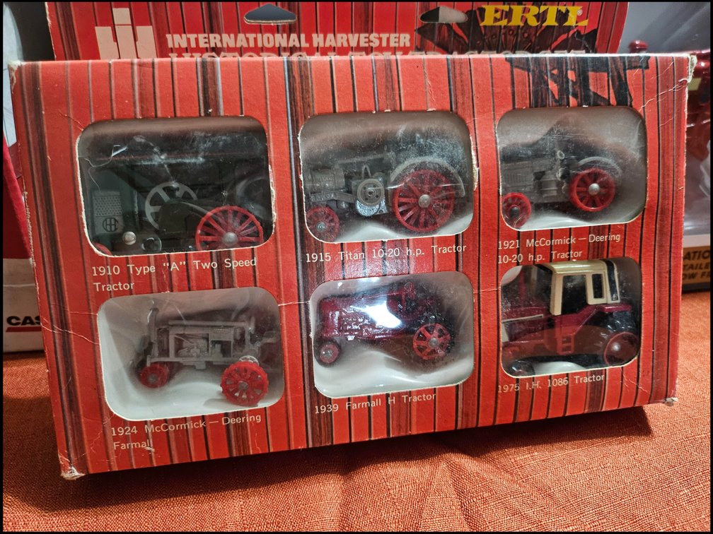 IH Historical Tot Tractor set (6 pc set)