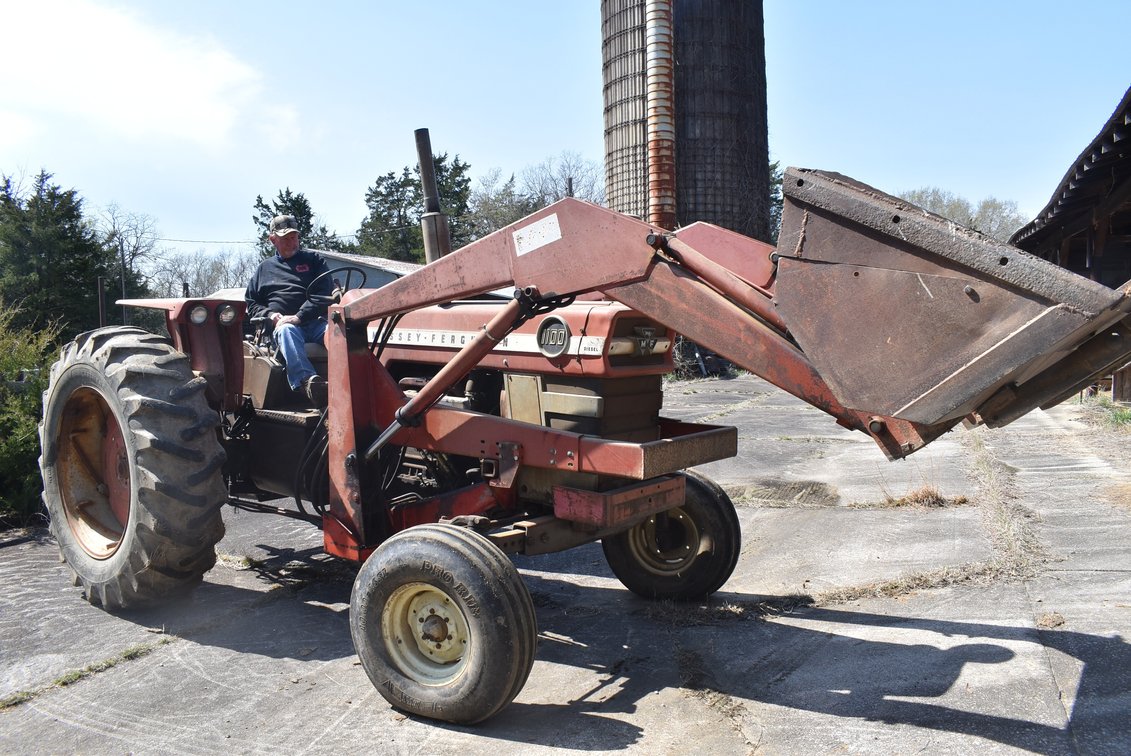 Massey-Ferguson 1100 Tractor w/ Loader w/ Manuals