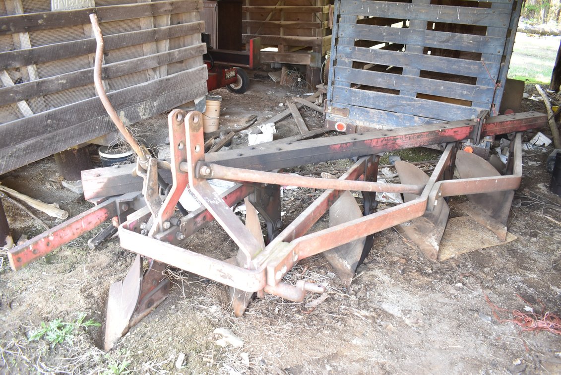 Massey-Ferguson 4-Bottom Plow w/ Manual